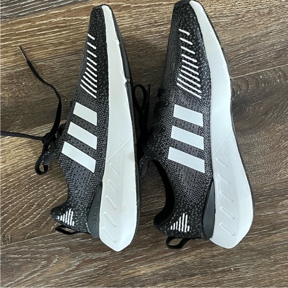 Adidas Women’s Swift Run 22 Shoes GV7971 Size 6 - Picture 10 of 12